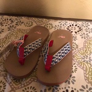 New vineyard vines flip flops